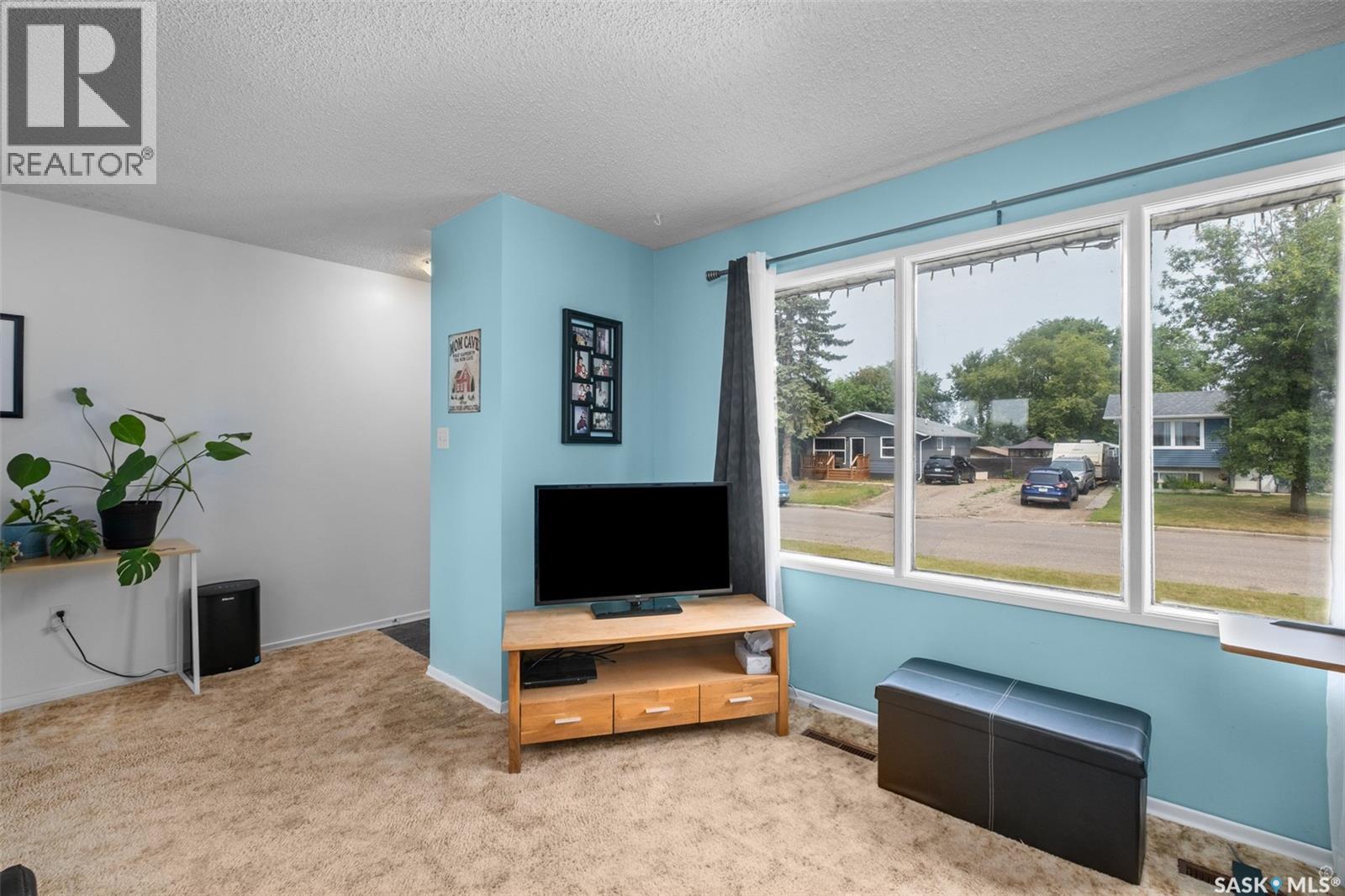 425 30th Street E, Prince Albert, Saskatchewan  S6V 1Z5 - Photo 4 - SK015146