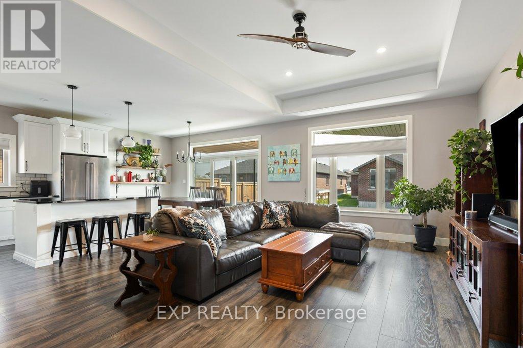 83 Essex Drive N, Belleville, Ontario  K8N 0K2 - Photo 4 - X12334369