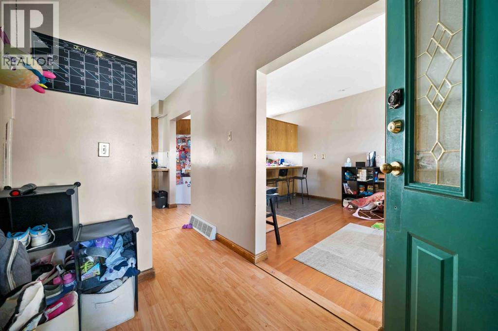 Property at 831A 4 Street SE image 4
