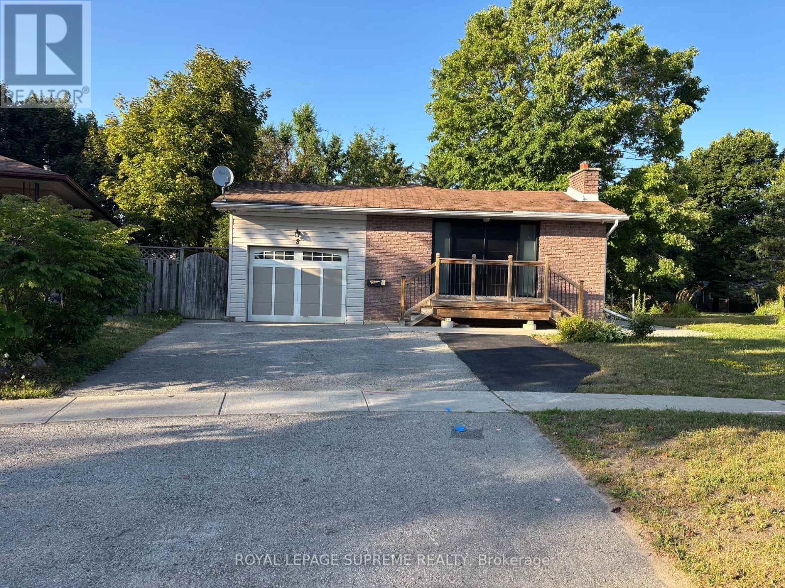 UPPER - 8 REDWOOD COURT, Barrie, Ontario