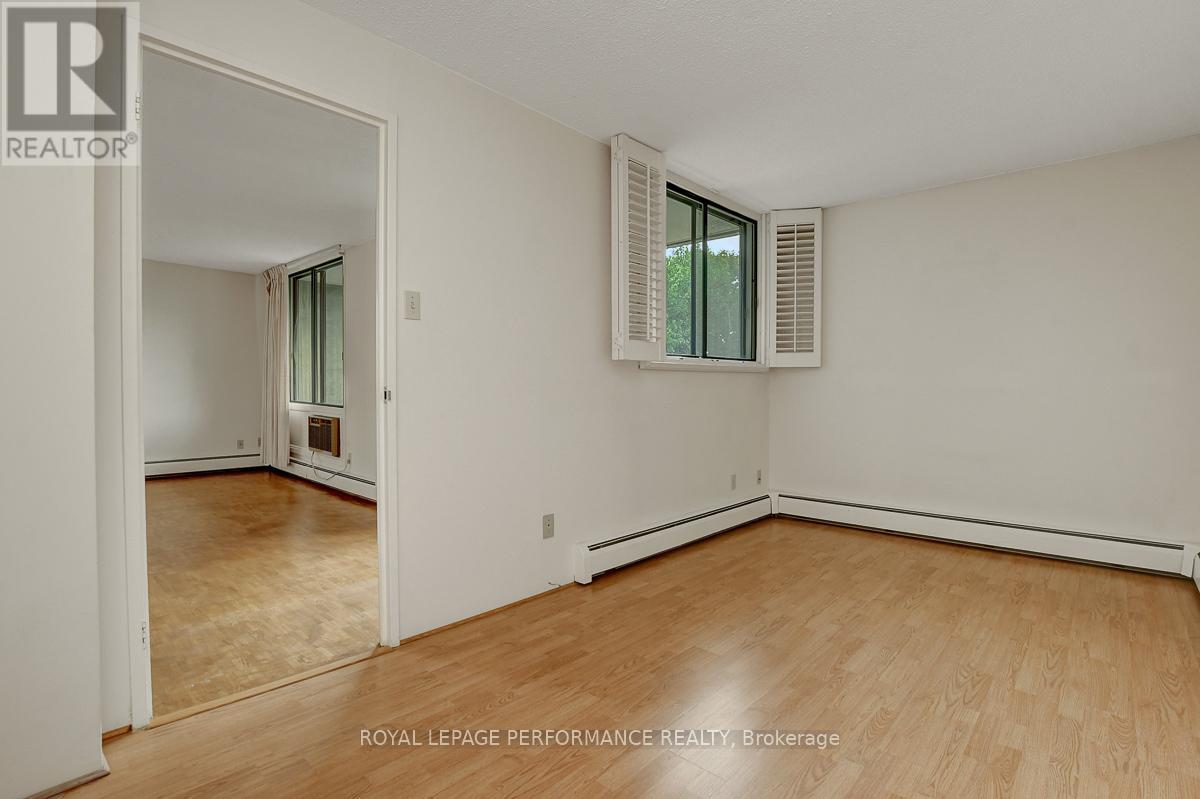 404 - 415 Greenview Avenue, Ottawa, Ontario  K2B 8G5 - Photo 12 - X12334378