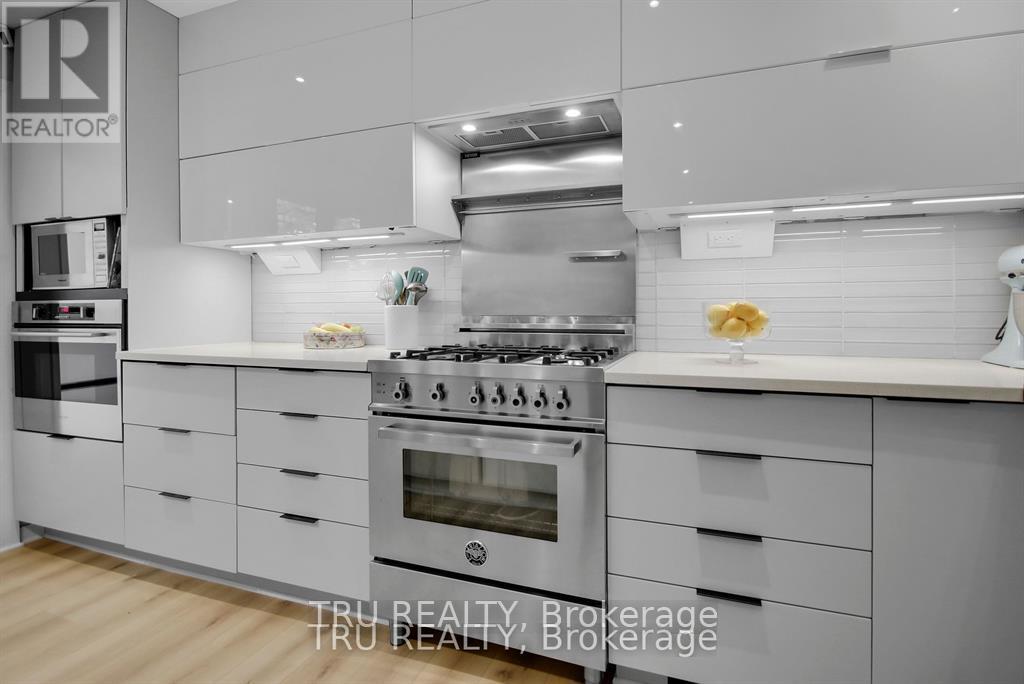 36 Varley Drive, Ottawa, Ontario  K2K 1G2 - Photo 6 - X12334390