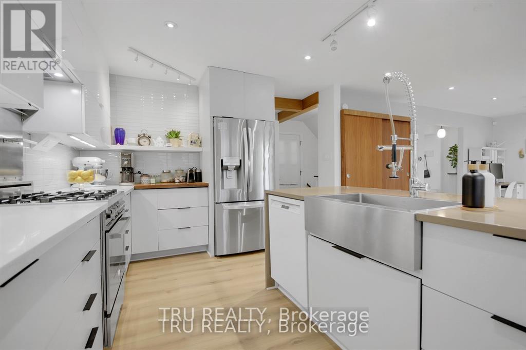 36 Varley Drive, Ottawa, Ontario  K2K 1G2 - Photo 8 - X12334390