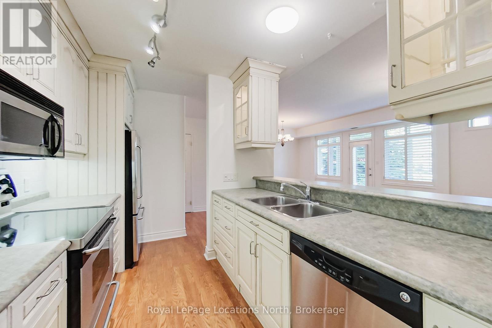 104 - 10 Bay Street E, Blue Mountains, Ontario  N0H 2P0 - Photo 17 - X12194390