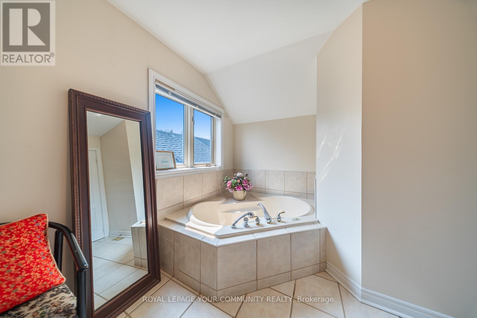 6926 Early Settler Row, Mississauga, Ontario  L5W 1C1 - Photo 25 - W12334250
