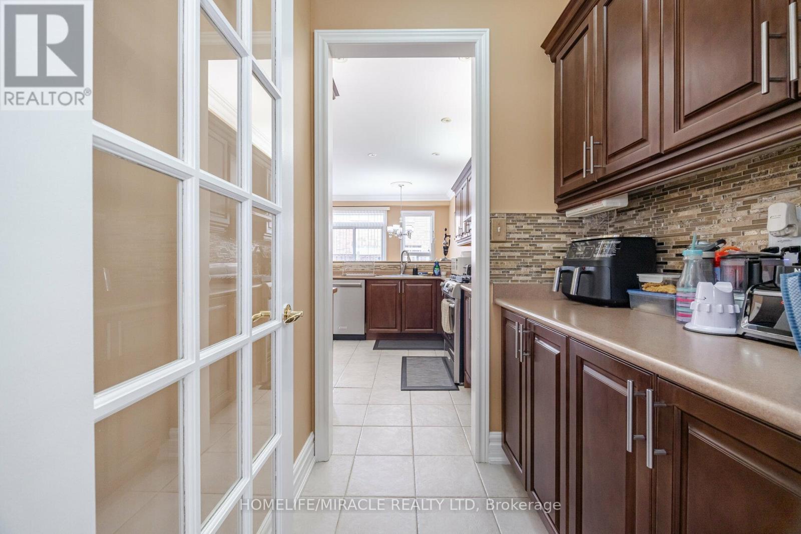21 Summershade Street, Brampton, Ontario  L6P 2C2 - Photo 11 - W12334262
