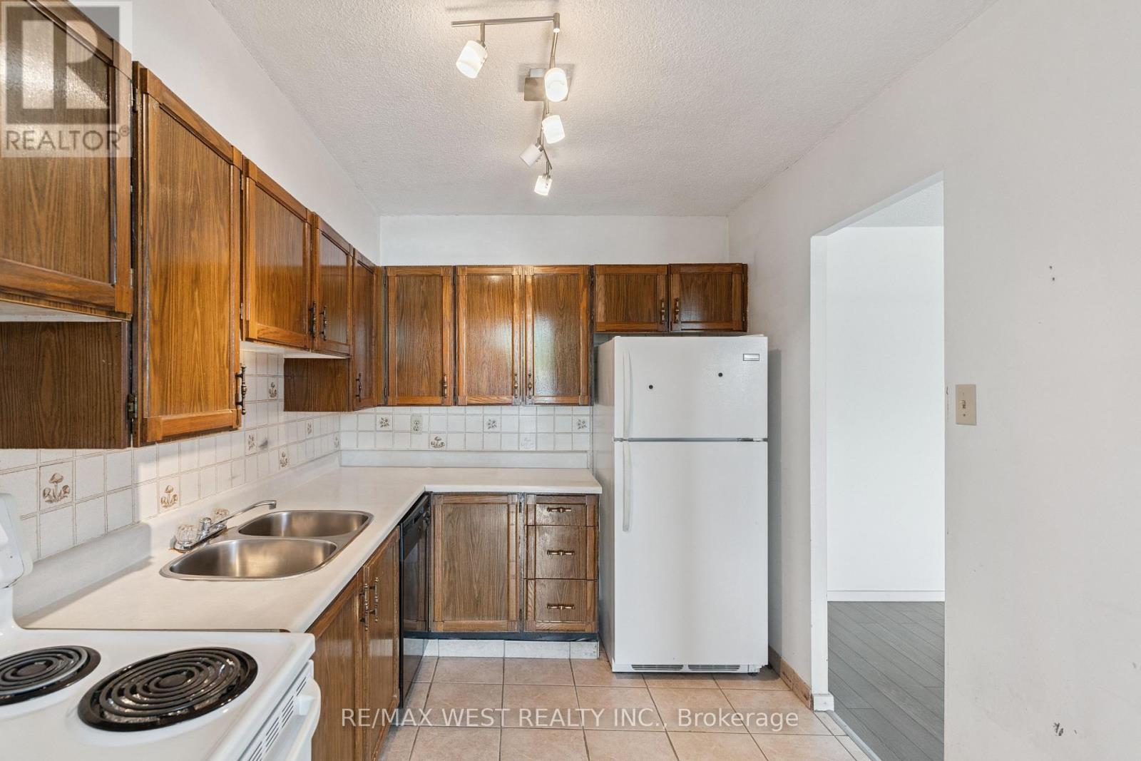 Property at 404 - 2130 WESTON ROAD image 3