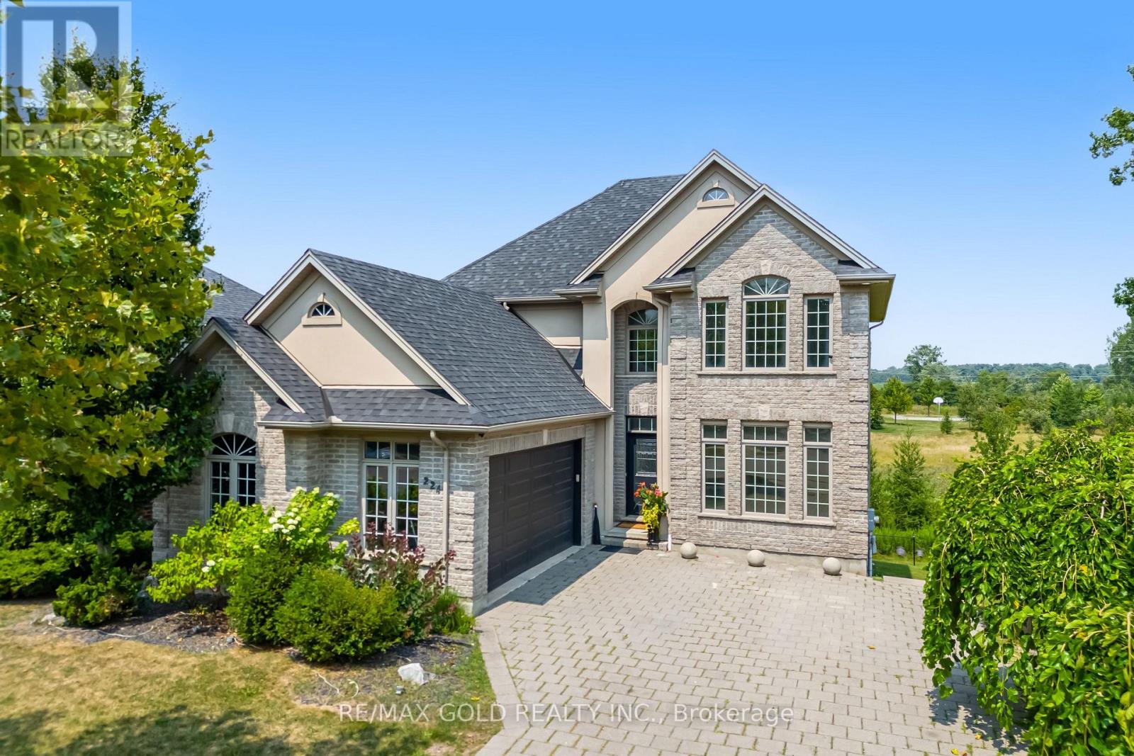 Property at 224 SKYLINE AVENUE image 2