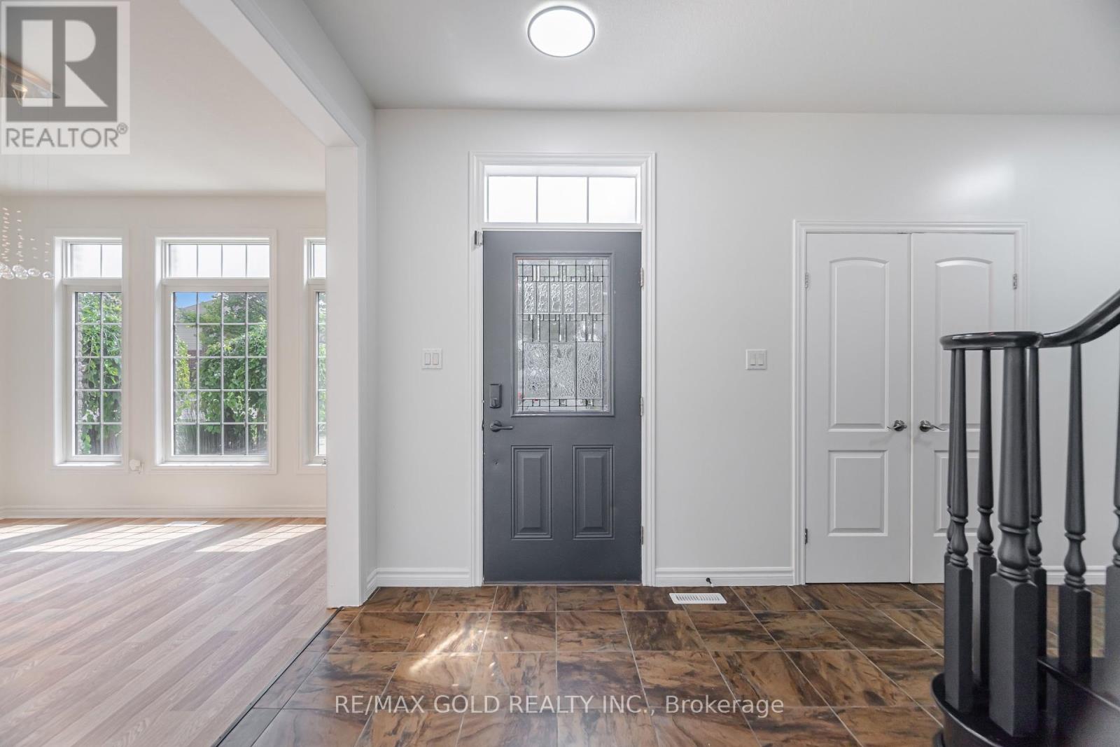 Property at 224 SKYLINE AVENUE image 3