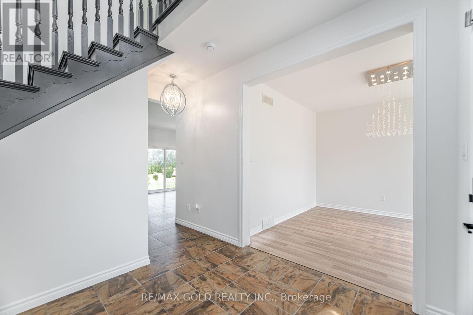 Property at 224 SKYLINE AVENUE image 4