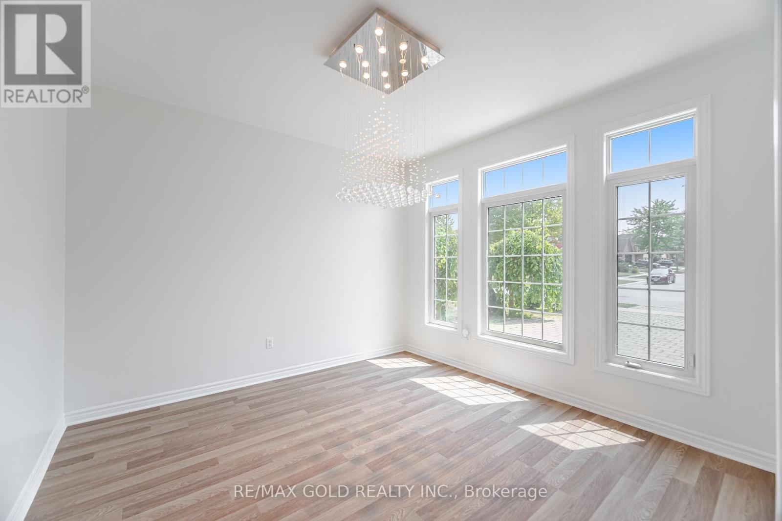 Property at 224 SKYLINE AVENUE image 5