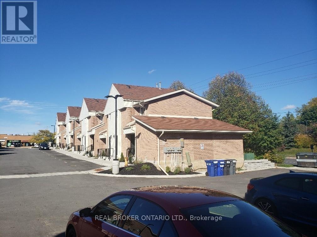 15 Millwood Crescent, Kitchener, Ontario  N2P 1X3 - Photo 4 - X12334287