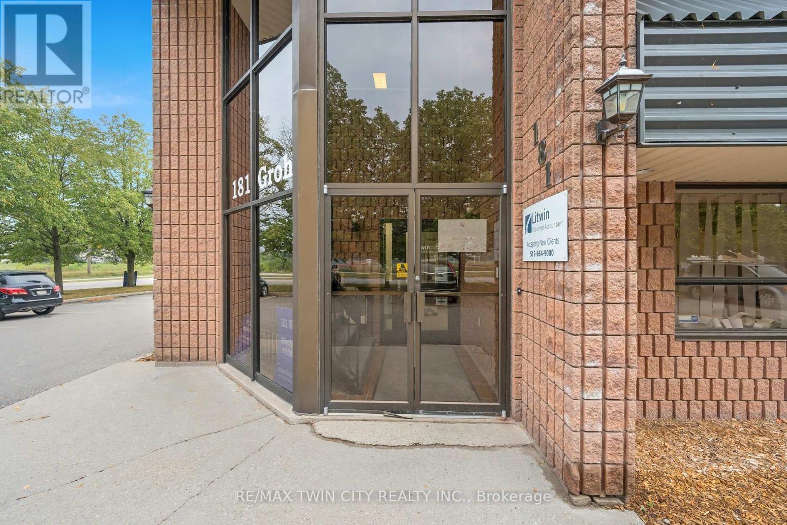 #204 - 181 Groh Avenue, Cambridge, Ontario  N3C 1Y8 - Photo 1 - X12334326