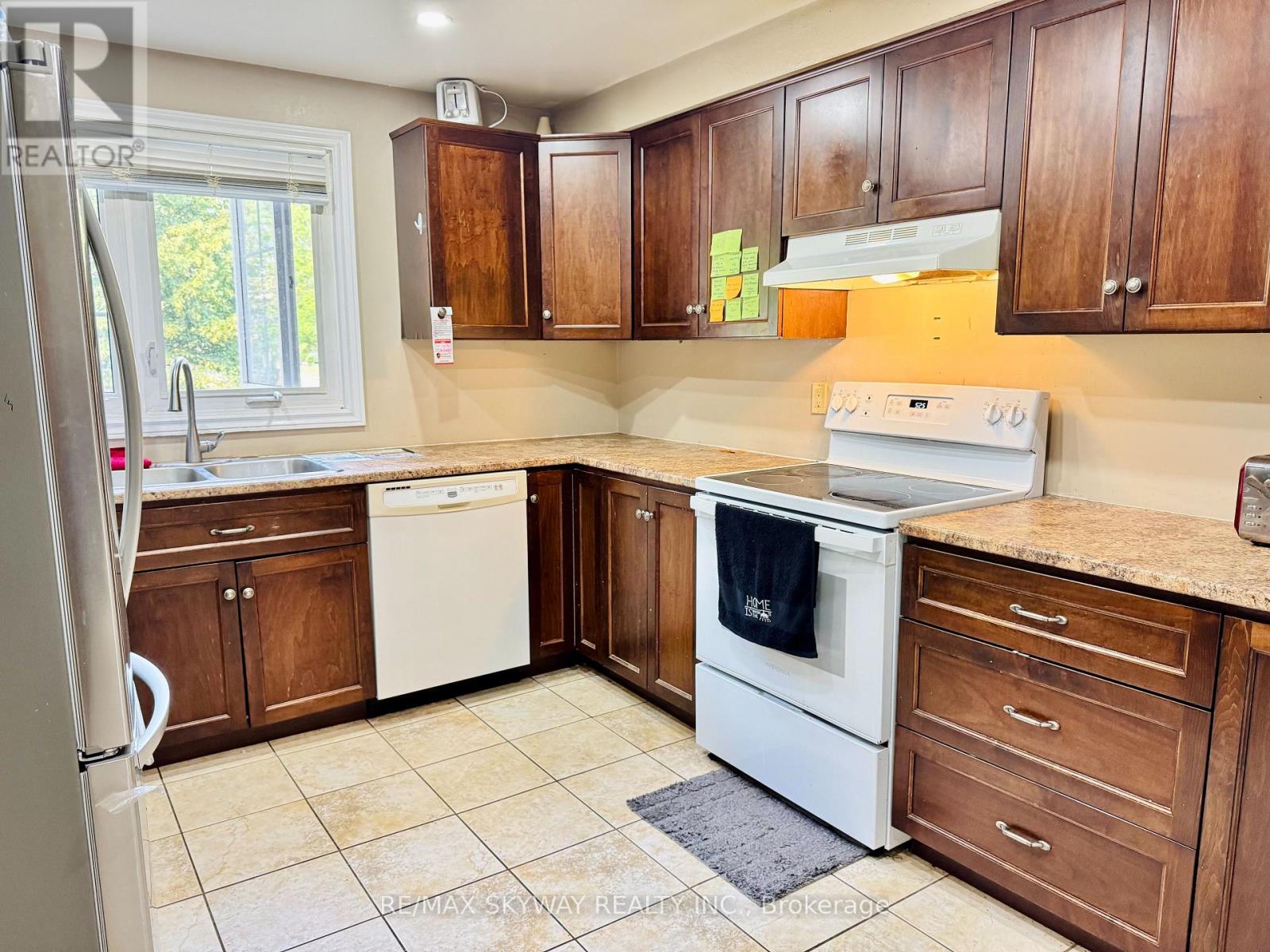 1 - 294 Fergus Avenue, Kitchener, Ontario  N2A 2H5 - Photo 8 - X12334335