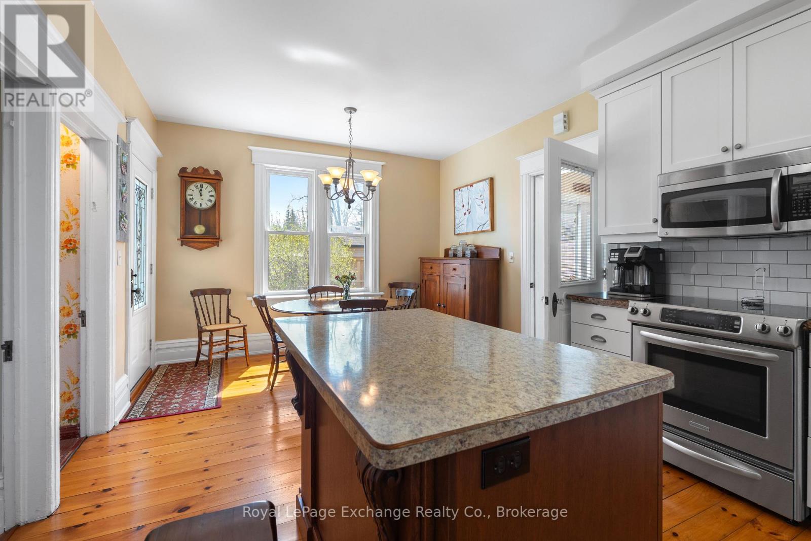 8 Queen Street, Huron-Kinloss, Ontario  N0G 2R0 - Photo 15 - X12334357
