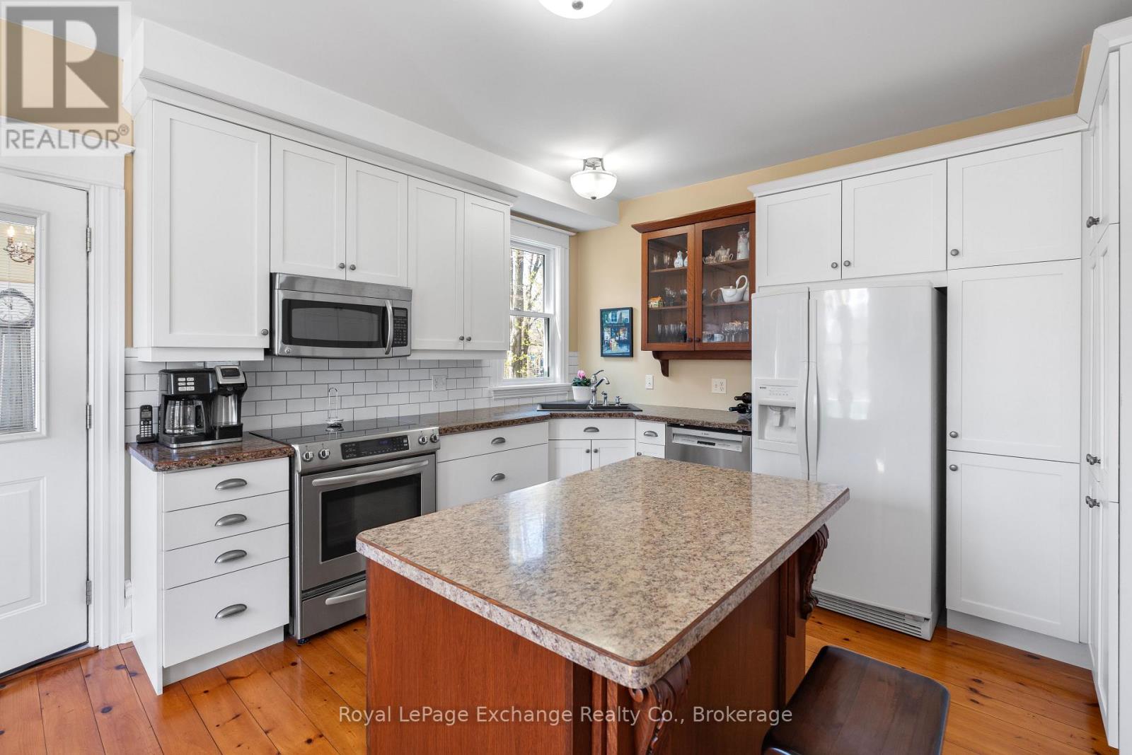 8 Queen Street, Huron-Kinloss, Ontario  N0G 2R0 - Photo 16 - X12334357