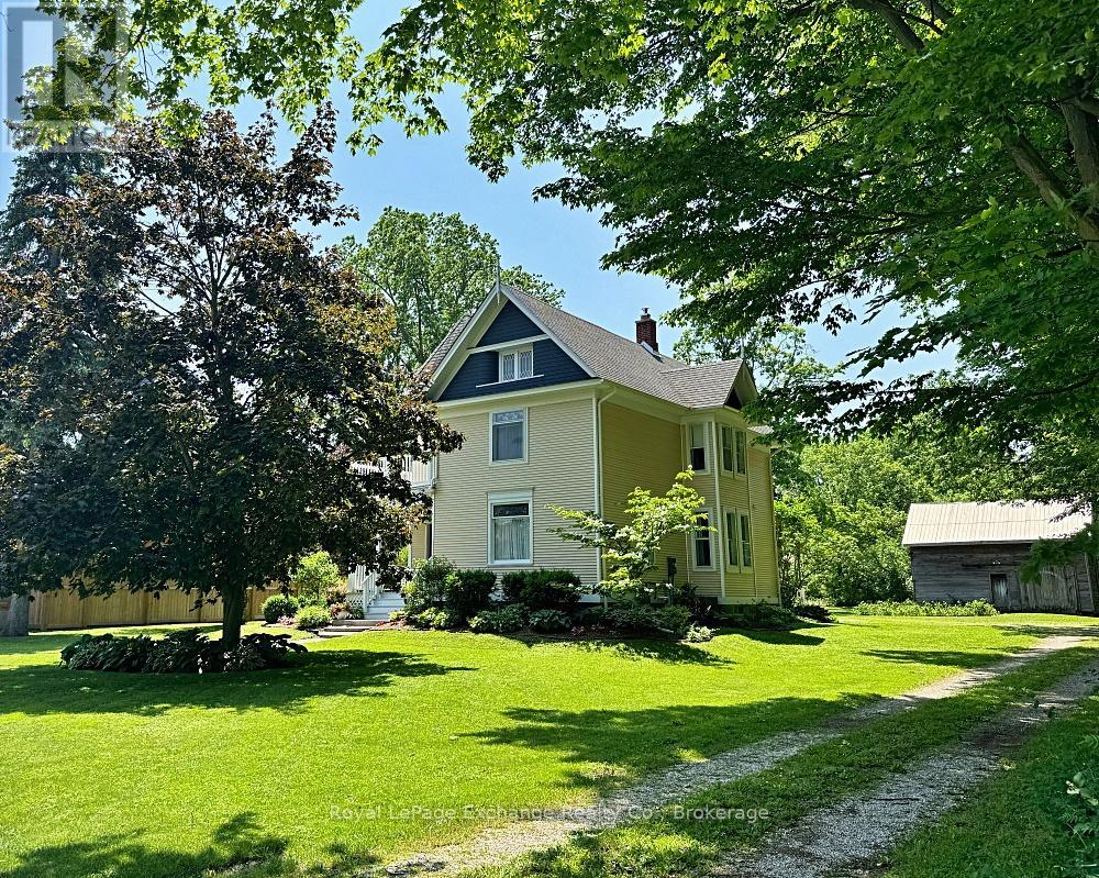 8 Queen Street, Huron-Kinloss, Ontario  N0G 2R0 - Photo 2 - X12334357