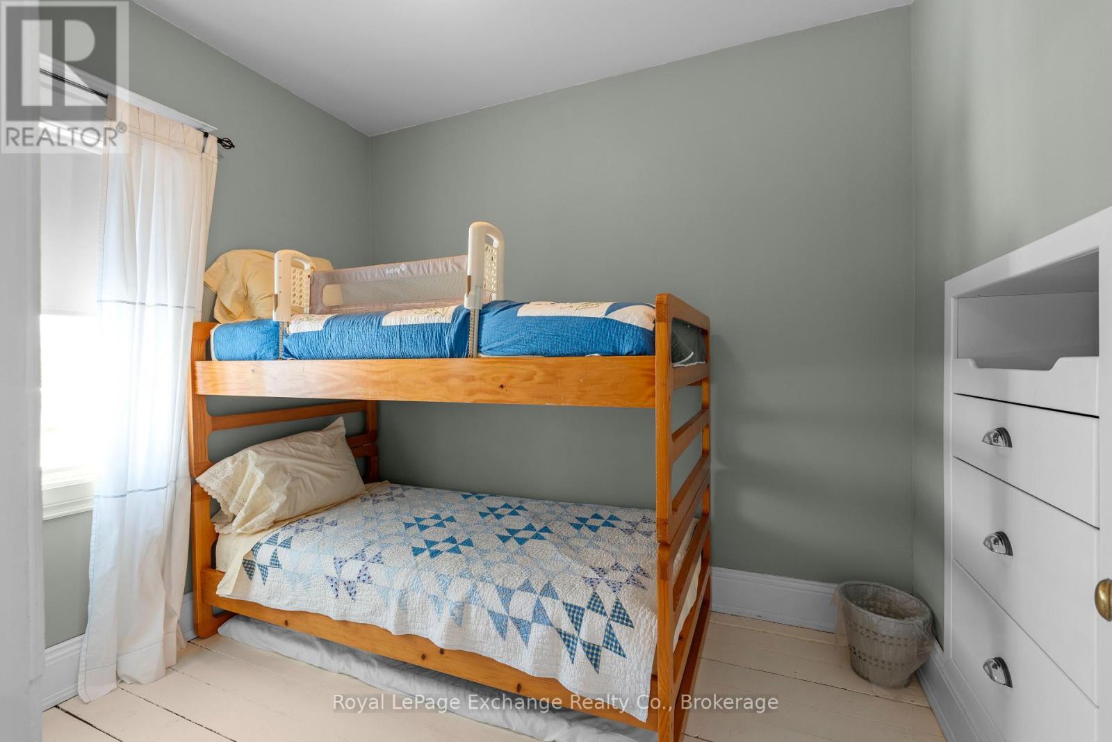 8 Queen Street, Huron-Kinloss, Ontario  N0G 2R0 - Photo 32 - X12334357
