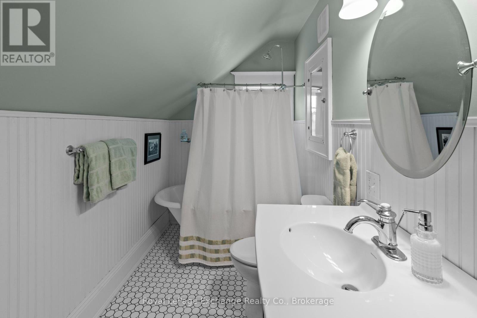 8 Queen Street, Huron-Kinloss, Ontario  N0G 2R0 - Photo 33 - X12334357