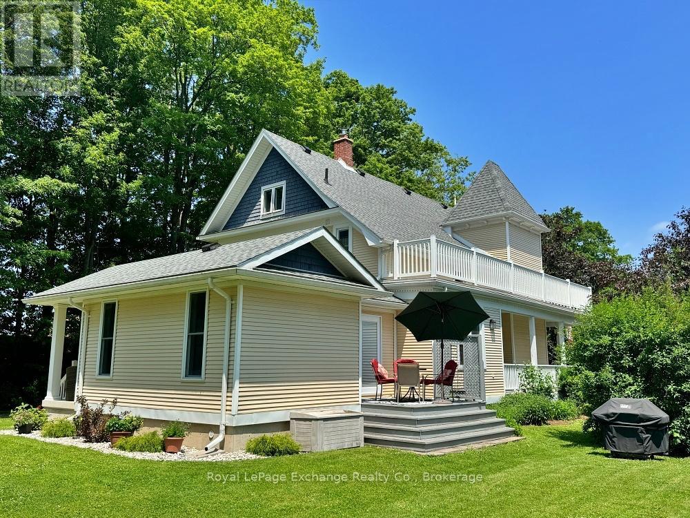 8 Queen Street, Huron-Kinloss, Ontario  N0G 2R0 - Photo 4 - X12334357