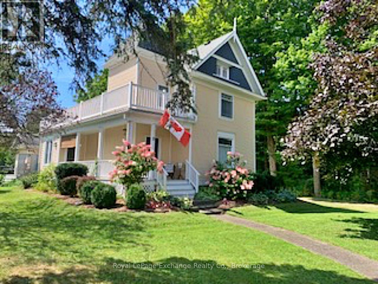 8 Queen Street, Huron-Kinloss, Ontario  N0G 2R0 - Photo 5 - X12334357