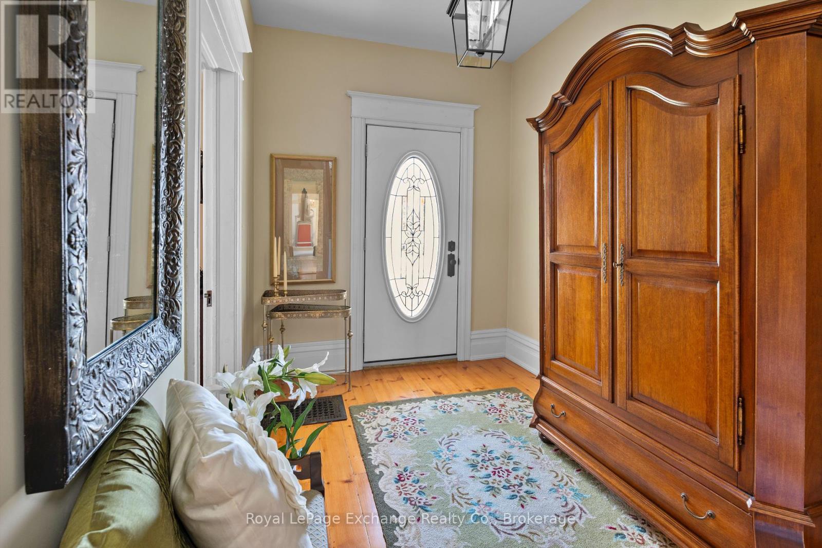 8 Queen Street, Huron-Kinloss, Ontario  N0G 2R0 - Photo 8 - X12334357