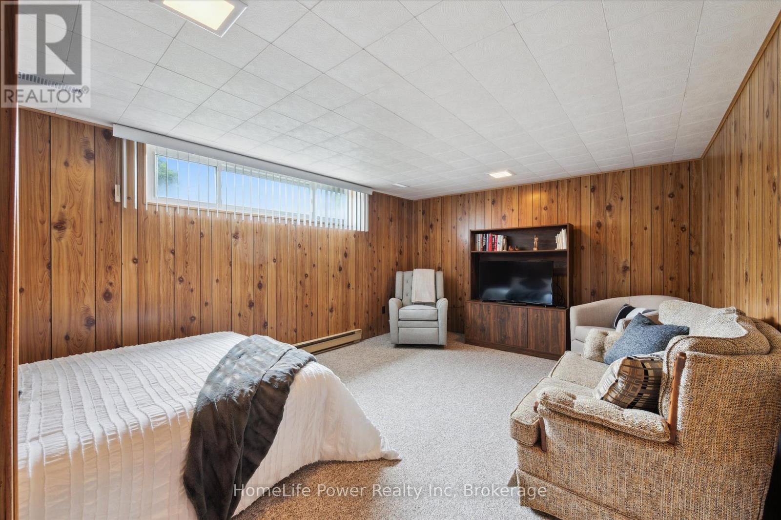 36 Sanderson Drive, Guelph, Ontario  N1H 7B8 - Photo 24 - X12334391