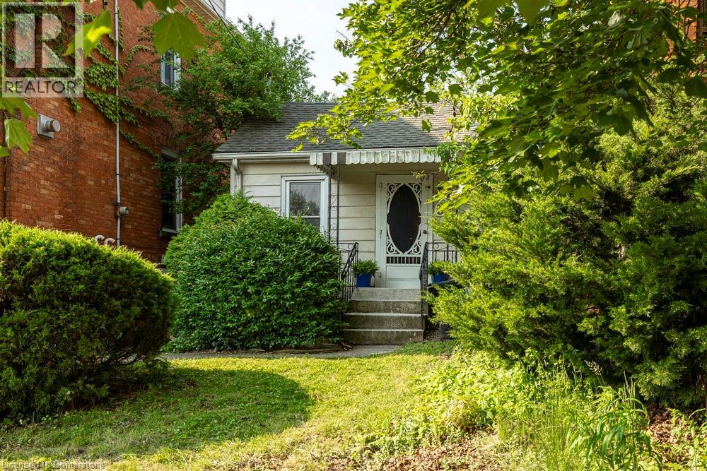 33 Melbourne Street, Hamilton, Ontario  L8P 2A5 - Photo 1 - 40737872