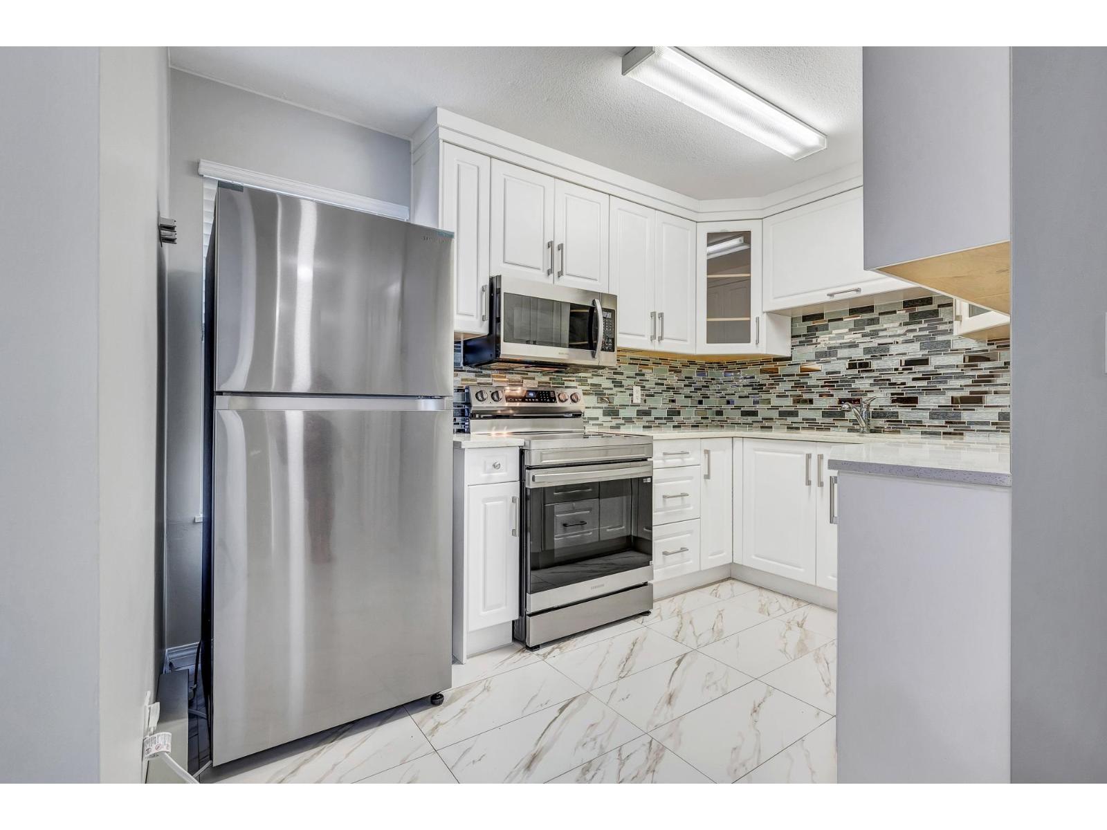 35 3075 Trethewey Street, Abbotsford, British Columbia  V2T 3R4 - Photo 3 - R3033137
