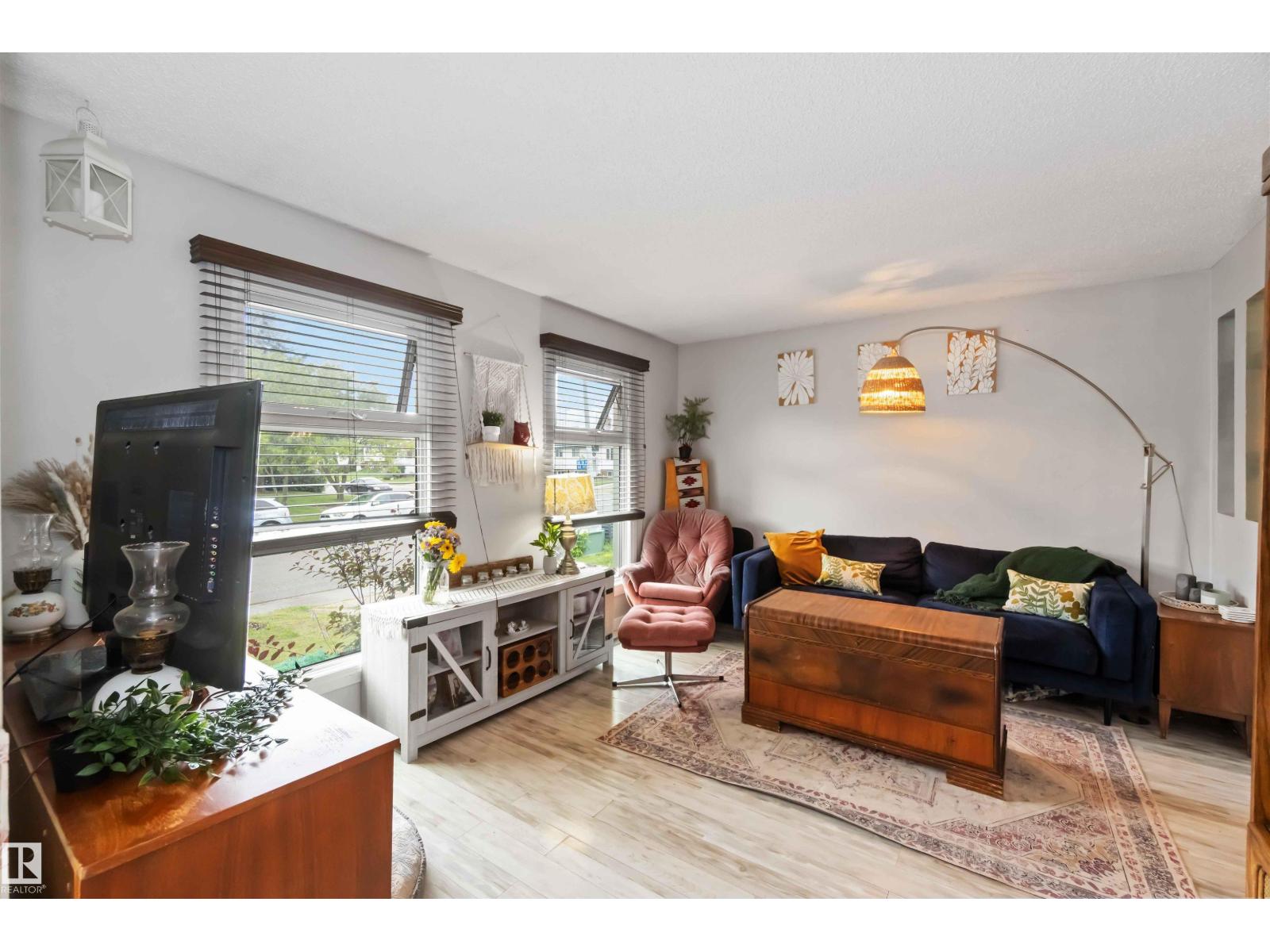 Property at 4311 54 ST image 3