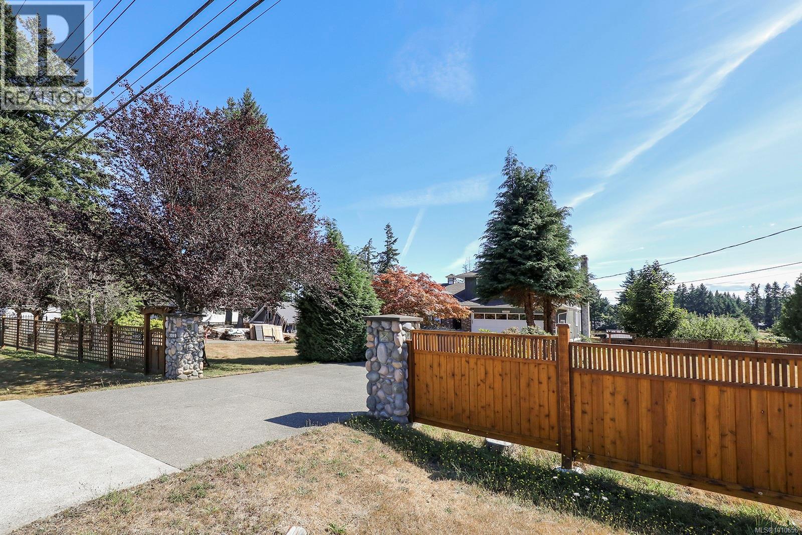 2099 Idiens Way, Comox, British Columbia  V9M 3Y9 - Photo 5 - 1010656