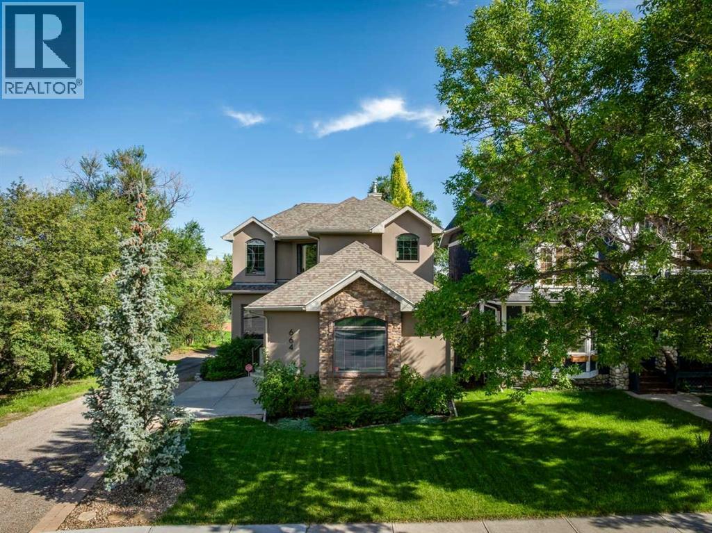 Property at 664 29 Avenue NW image 2
