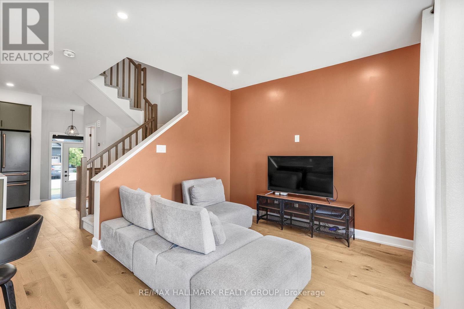 404 Premiere Lane, Clarence-Rockland, Ontario  K4K 0M7 - Photo 15 - X12334415