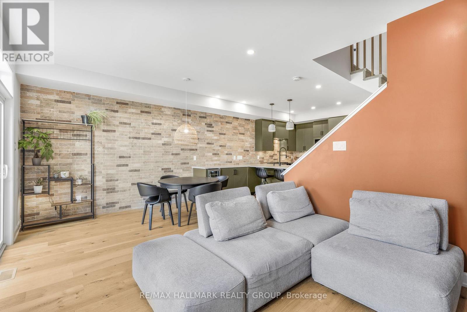 404 Premiere Lane, Clarence-Rockland, Ontario  K4K 0M7 - Photo 16 - X12334415