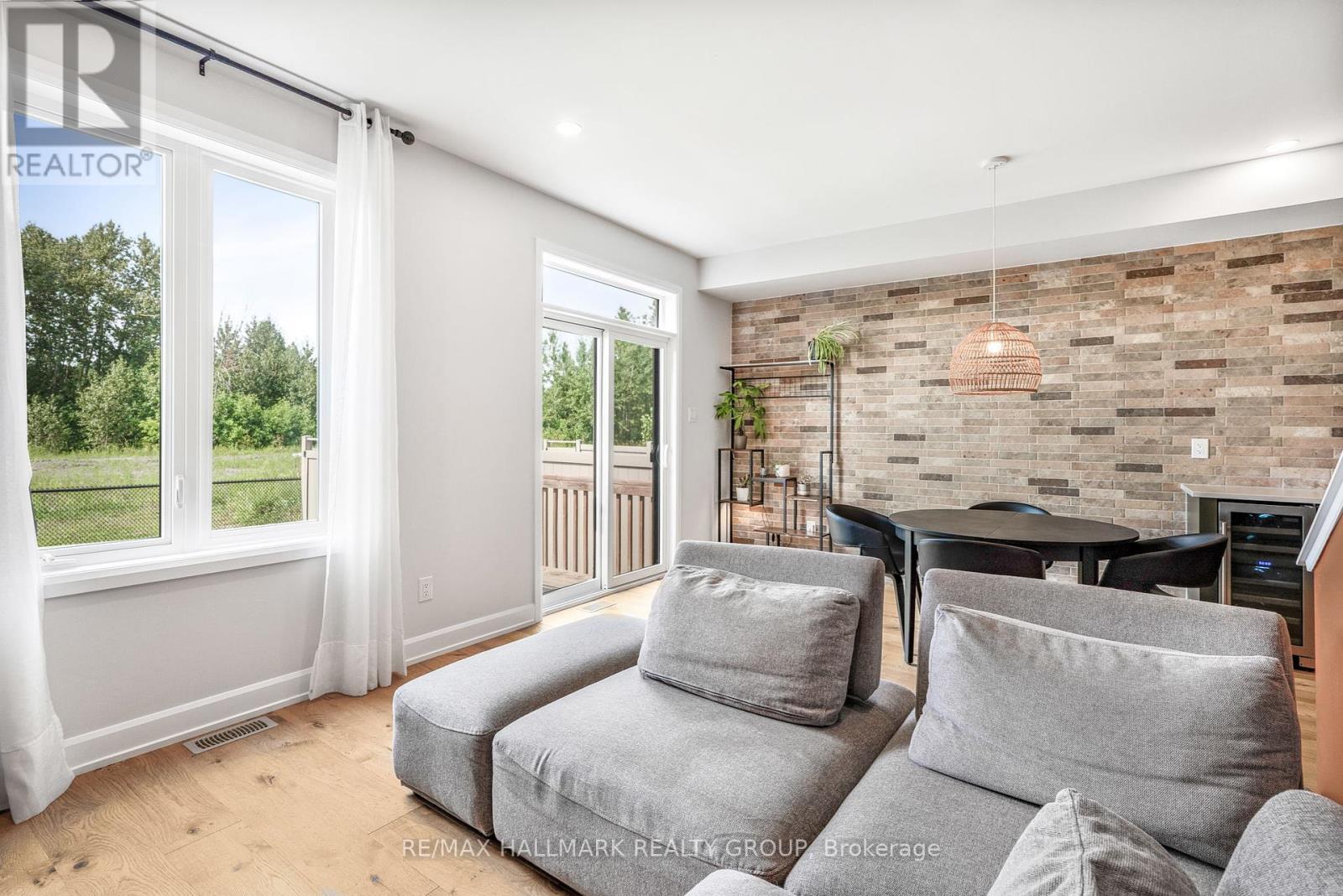 404 Premiere Lane, Clarence-Rockland, Ontario  K4K 0M7 - Photo 17 - X12334415