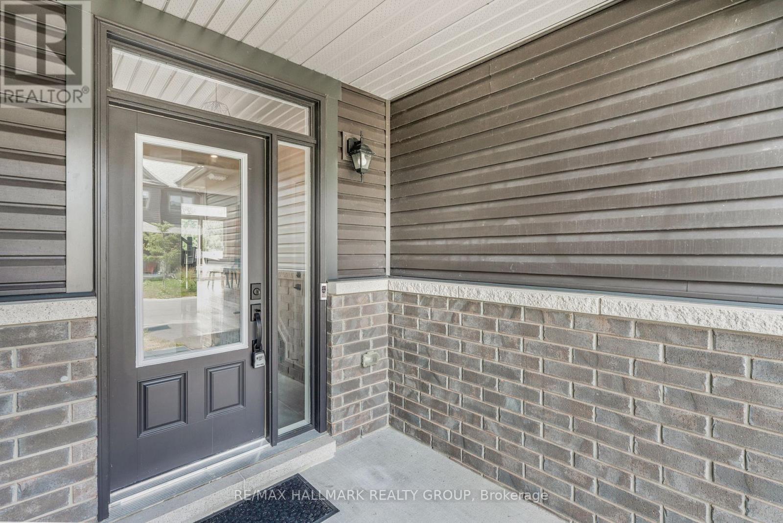 404 Premiere Lane, Clarence-Rockland, Ontario  K4K 0M7 - Photo 3 - X12334415