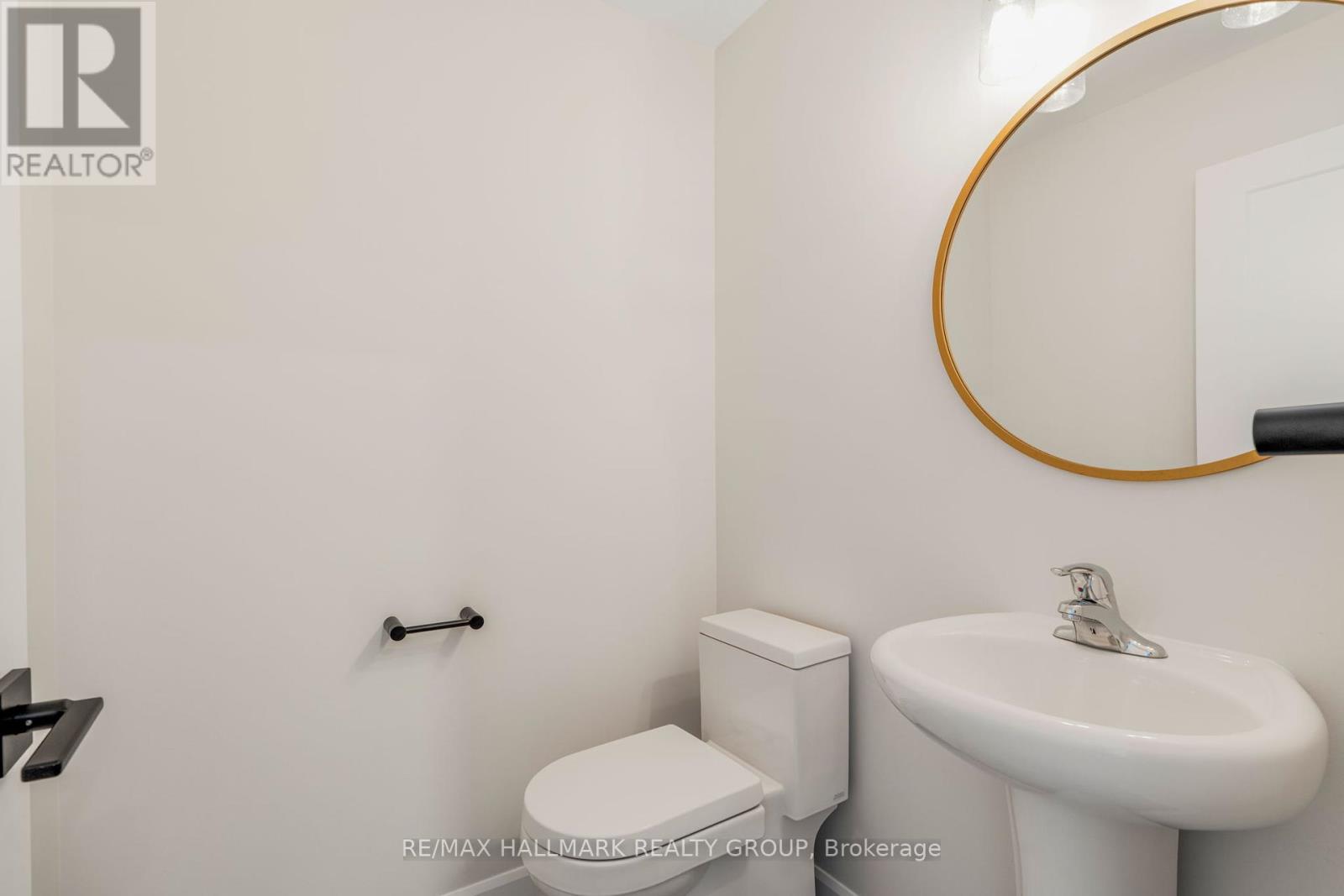 404 Premiere Lane, Clarence-Rockland, Ontario  K4K 0M7 - Photo 4 - X12334415