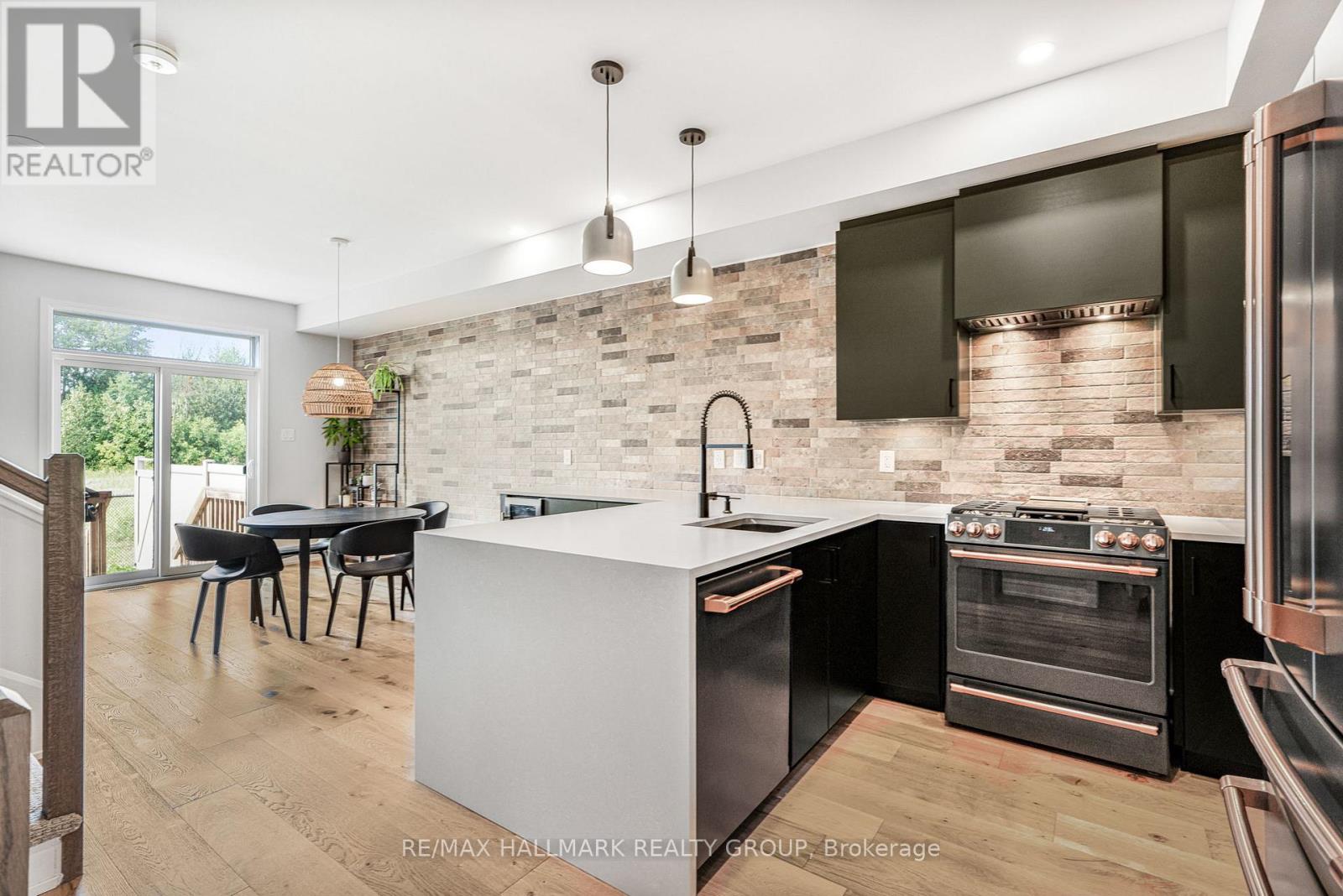 404 Premiere Lane, Clarence-Rockland, Ontario  K4K 0M7 - Photo 6 - X12334415