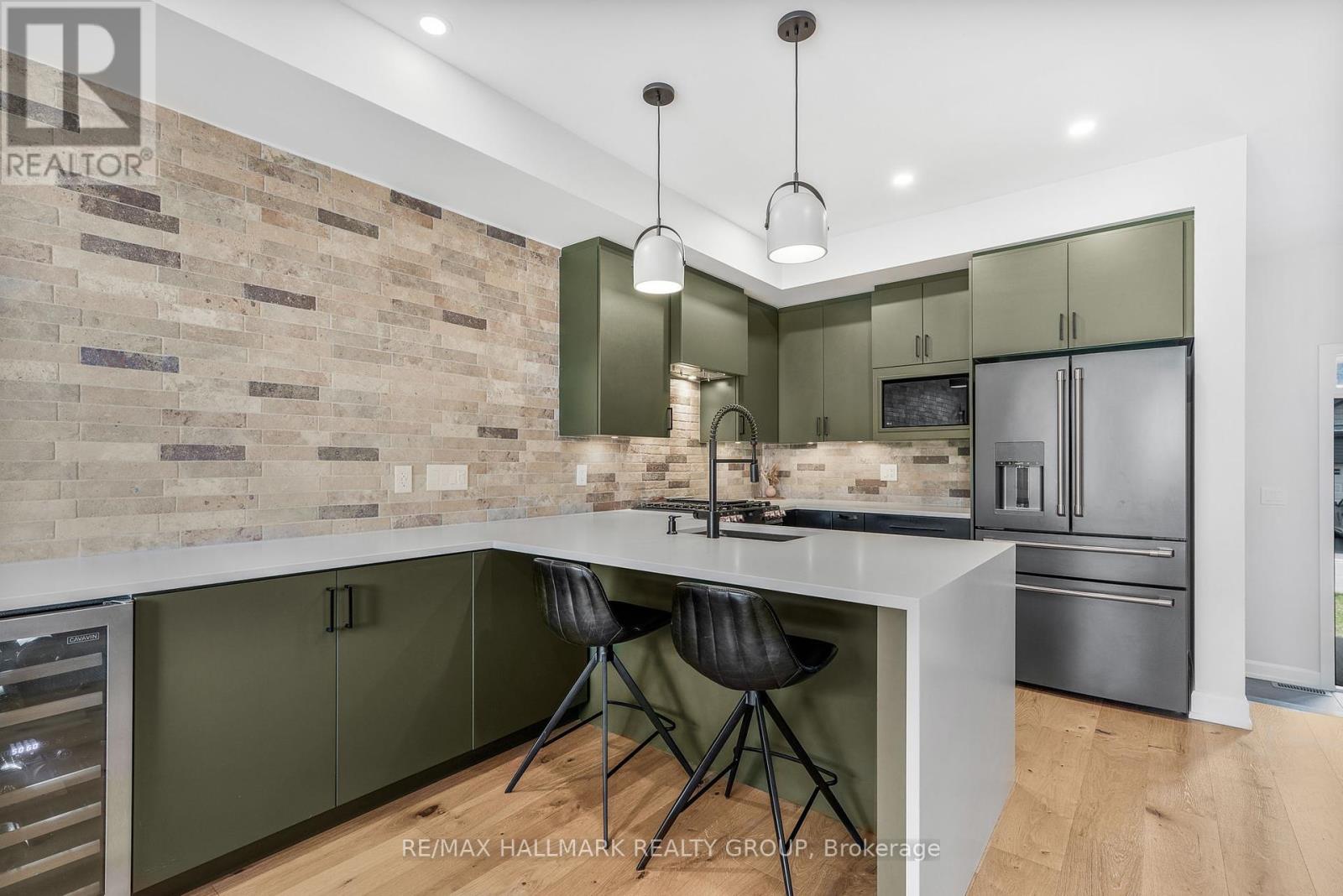 404 Premiere Lane, Clarence-Rockland, Ontario  K4K 0M7 - Photo 8 - X12334415