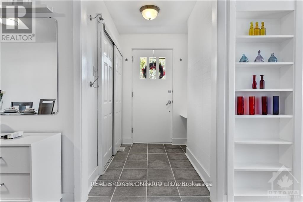 A - 924 Watson Street, Ottawa, Ontario  K2B 6B9 - Photo 4 - X12334419