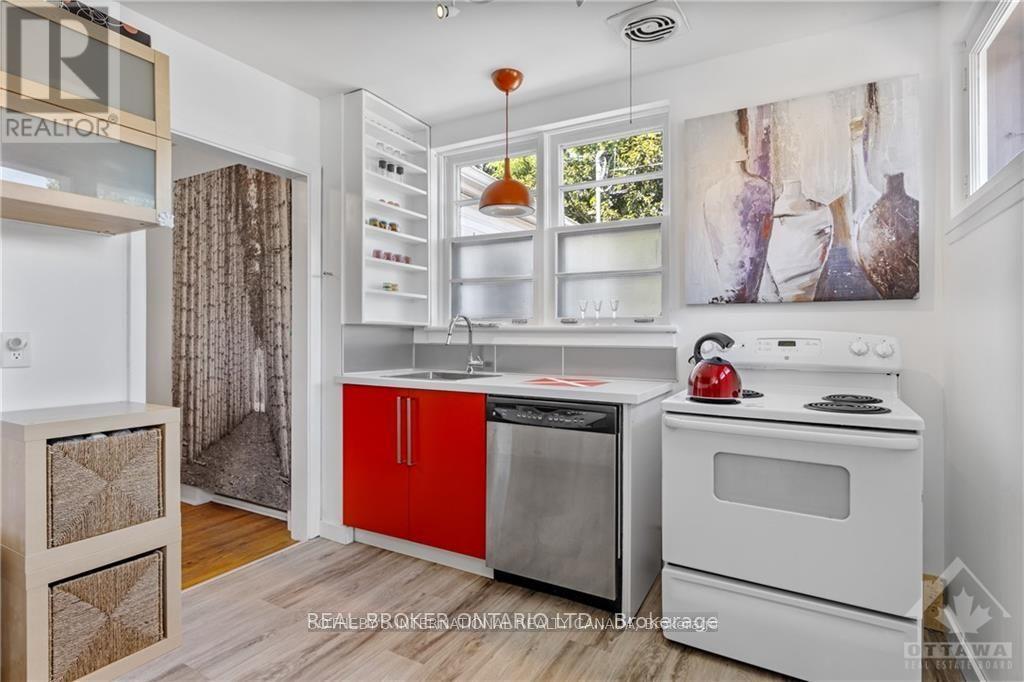 A - 924 Watson Street, Ottawa, Ontario  K2B 6B9 - Photo 7 - X12334419