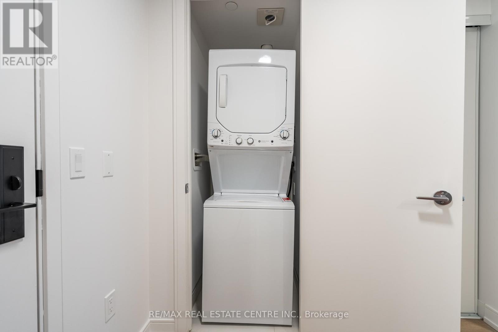 814 - 1 Jarvis Street, Hamilton, Ontario  L8R 3J2 - Photo 11 - X12334371