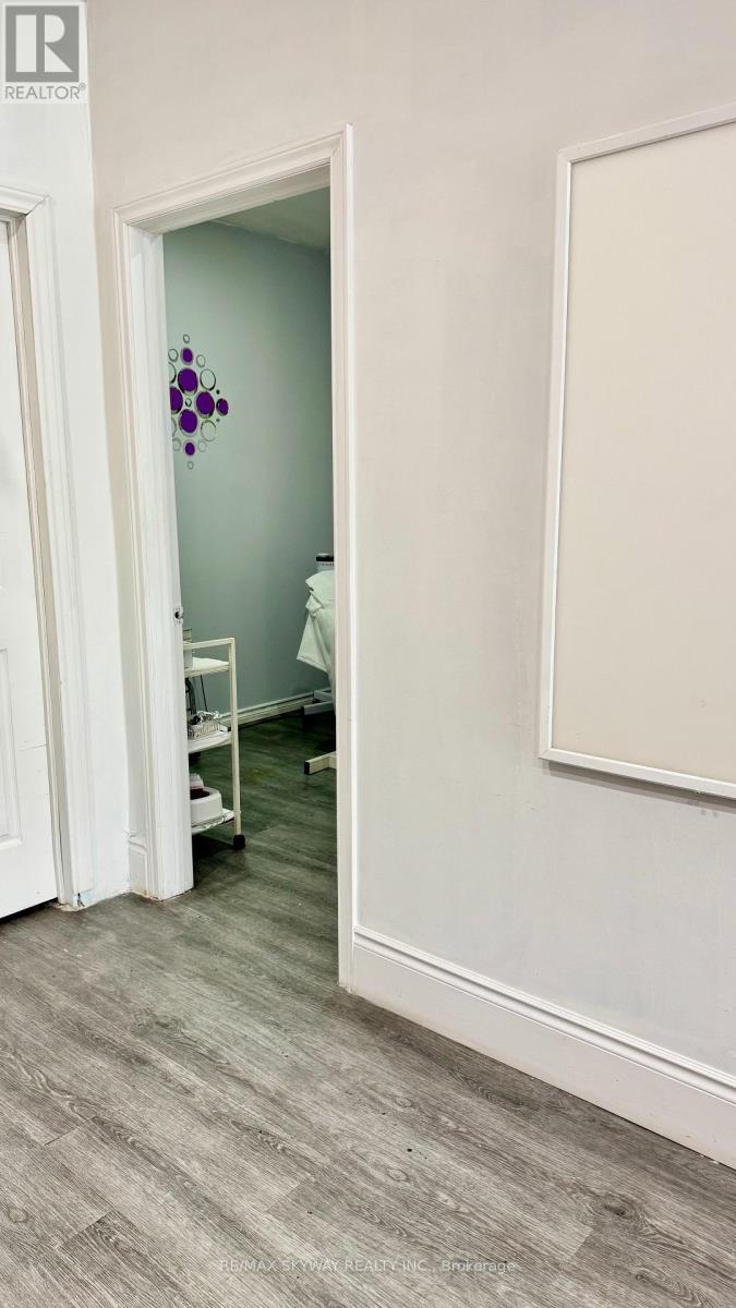 2665 Islington Avenue, Toronto, Ontario  M9V 2X6 - Photo 7 - W12334407