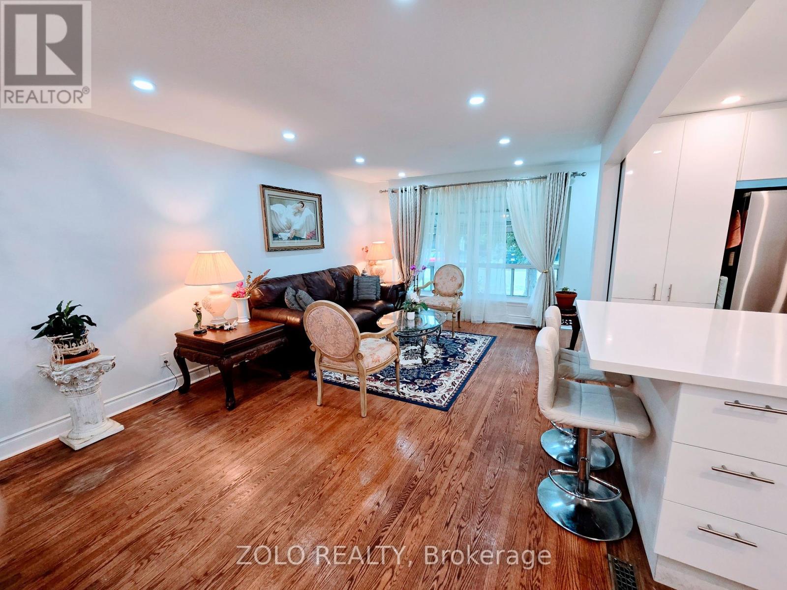 Property at 6 GOTHAM COURT image 4