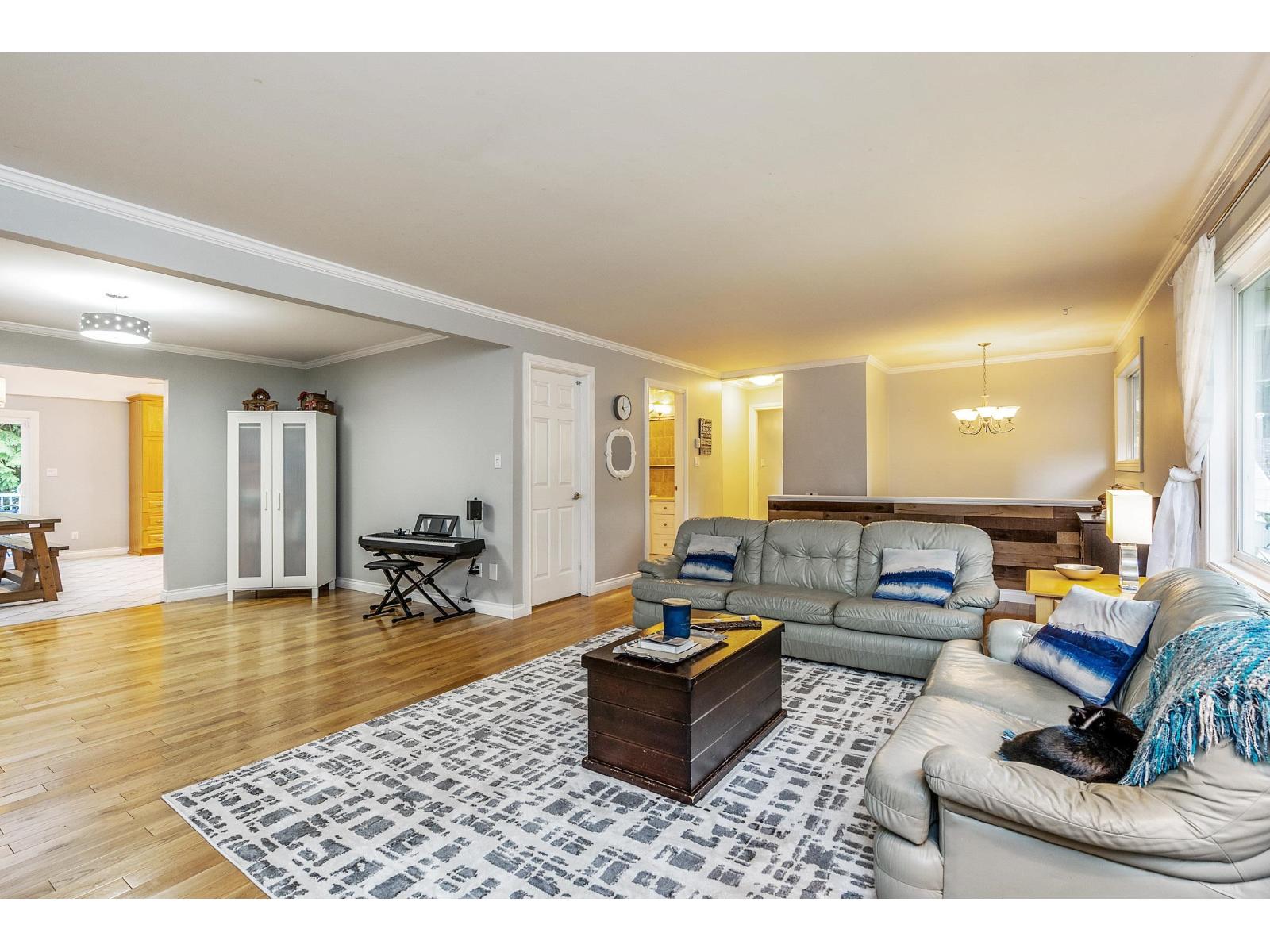 Property at 16362 14A AVENUE image 4