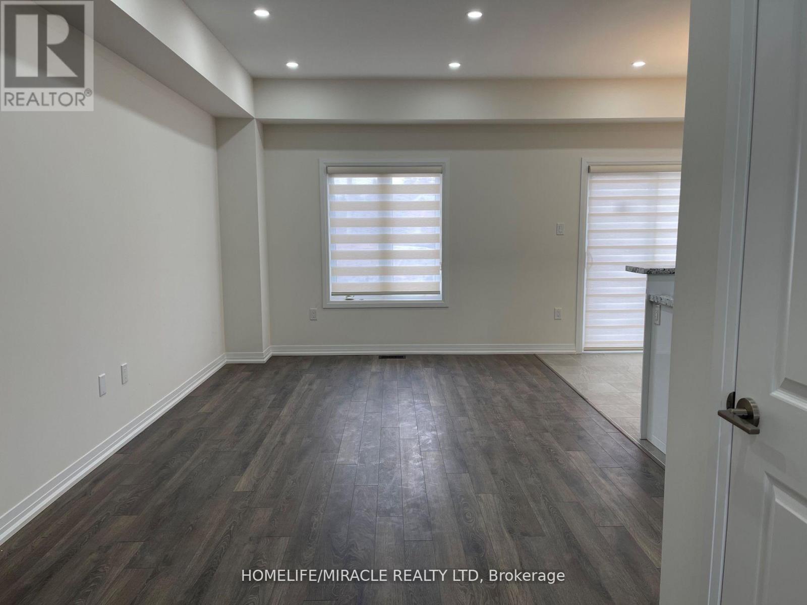 Property at 27 GEORGE BRIAR DRIVE W image 3