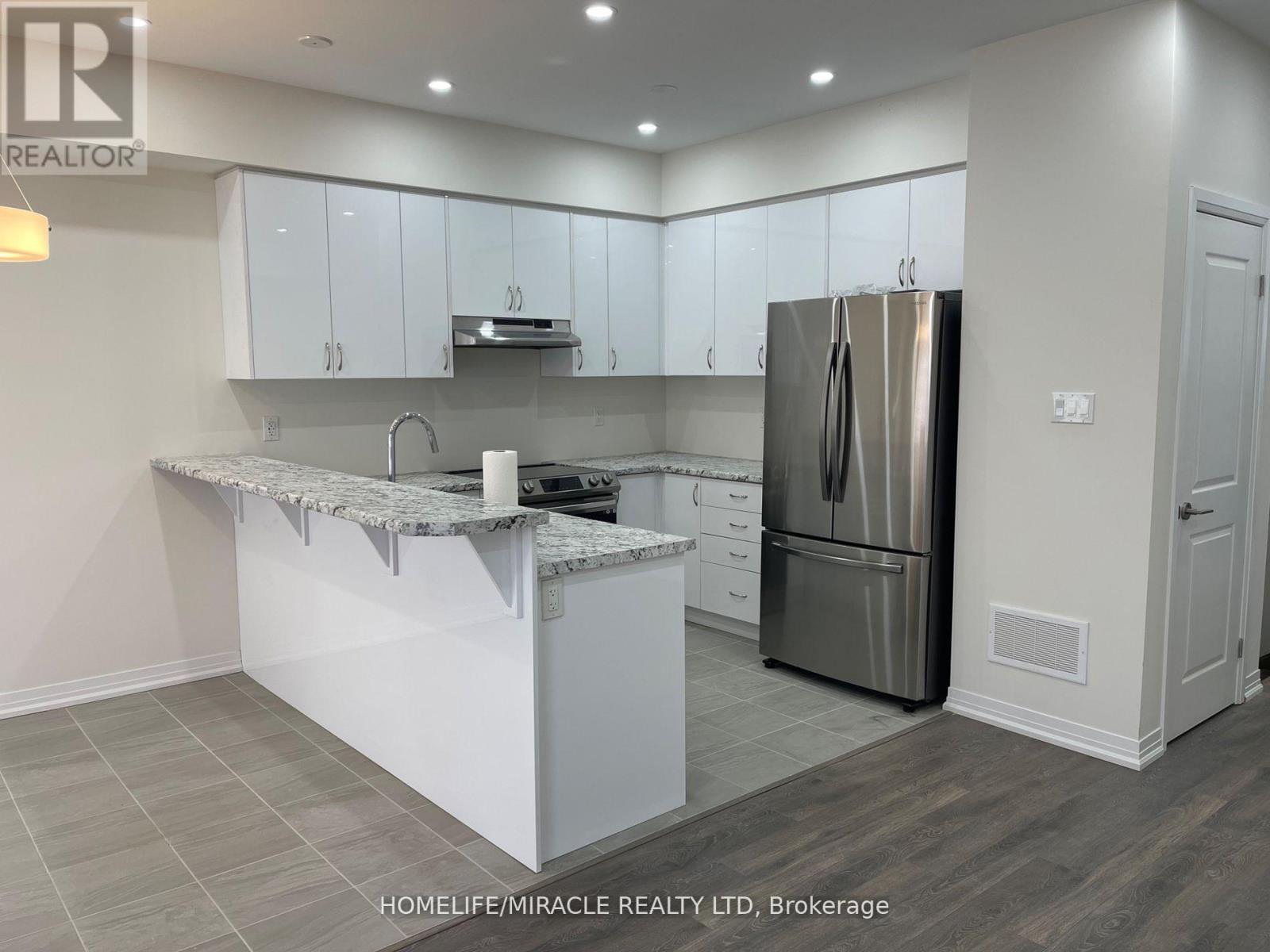 Property at 27 GEORGE BRIAR DRIVE W image 4