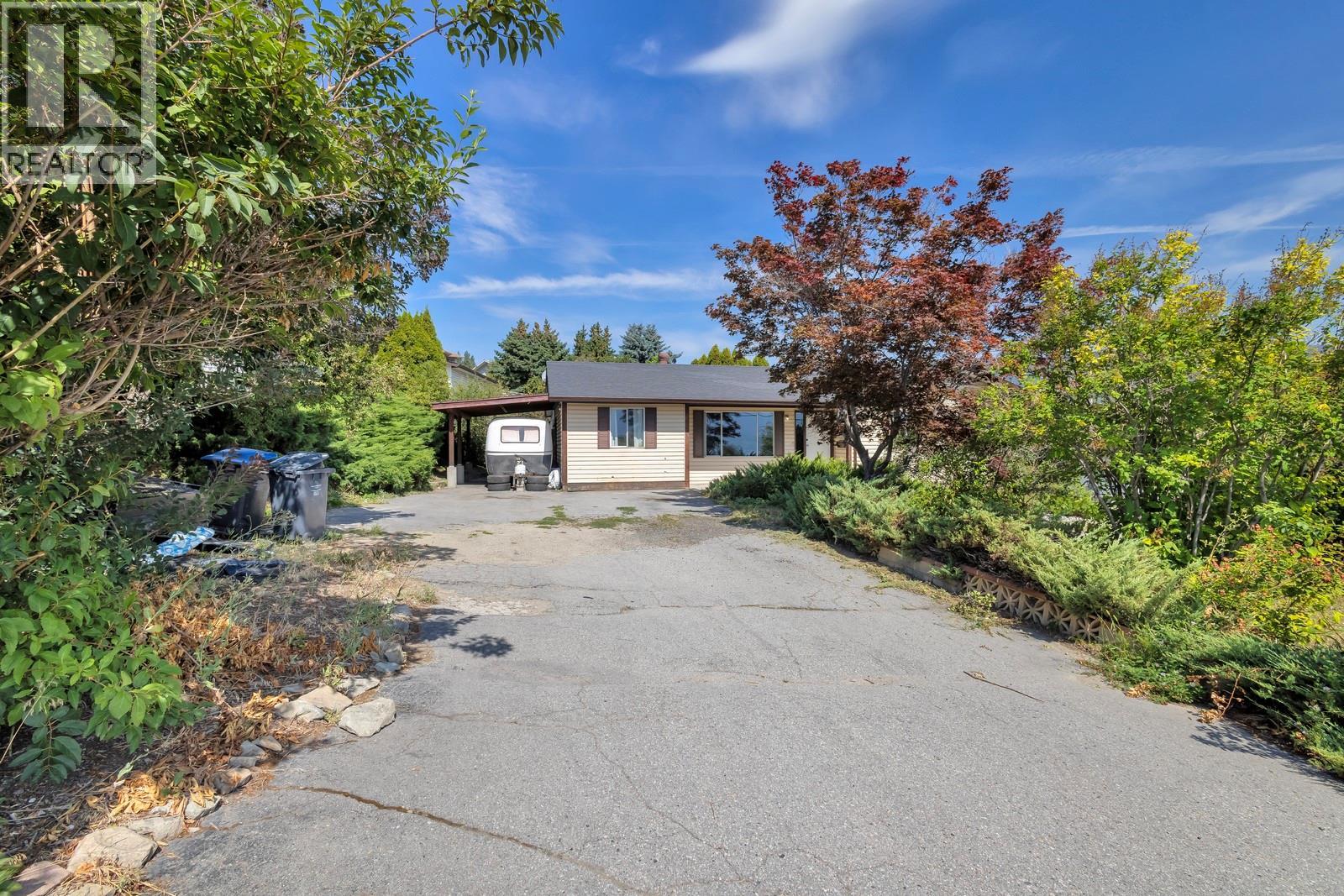 Property at 2758 Lower Glenrosa Road image 3