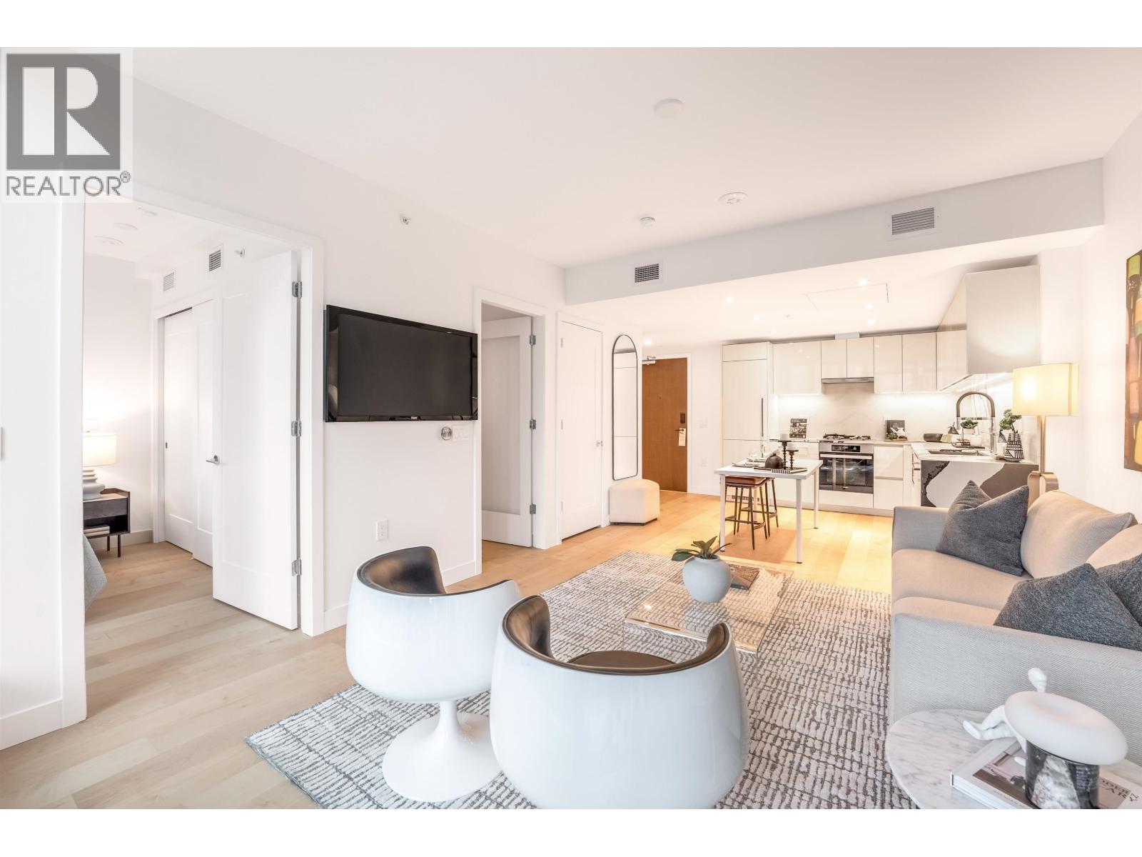 514 135 E 13TH STREET, North Vancouver, British Columbia