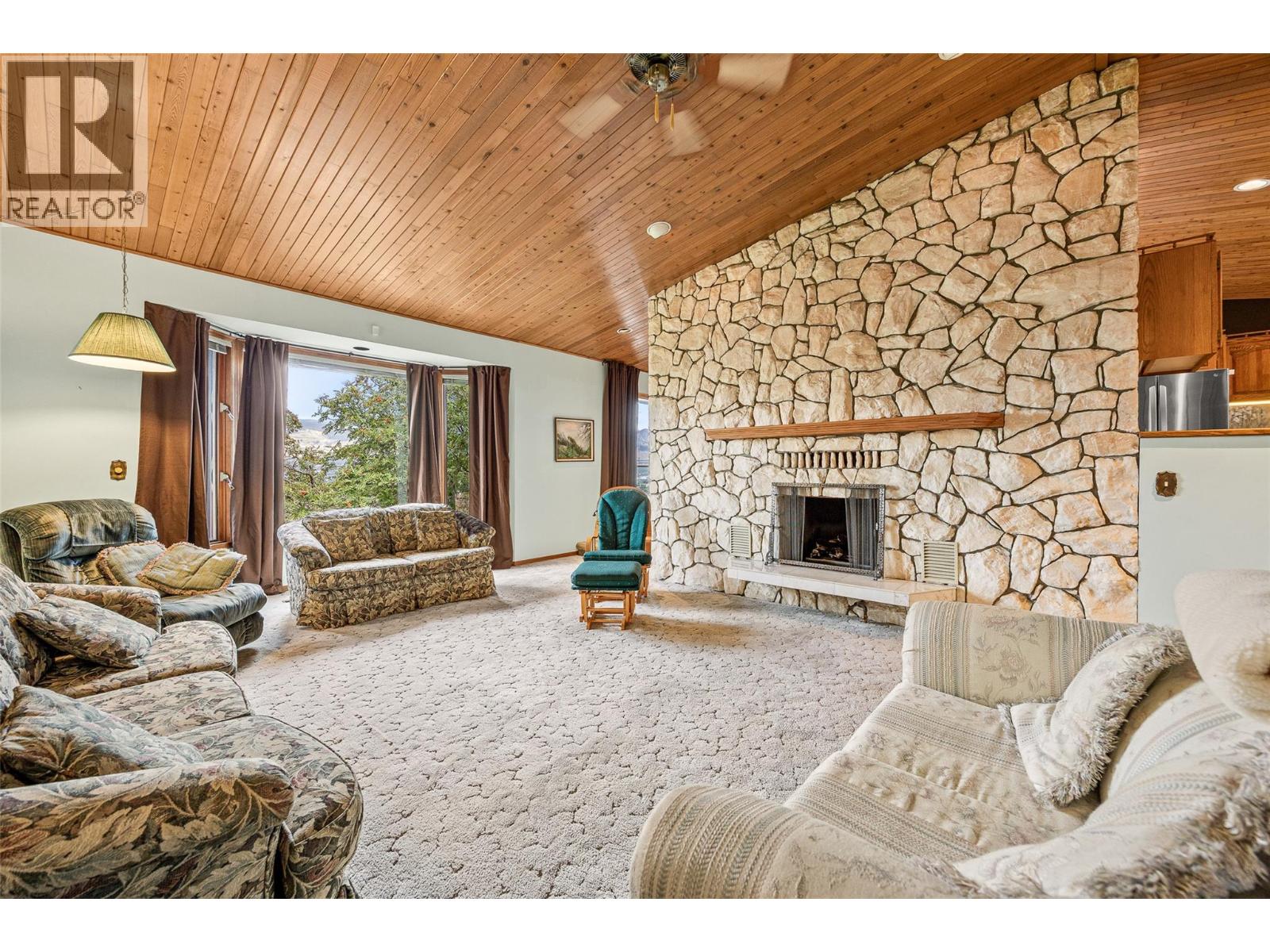 Property at 975 Monashee Place image 5